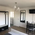 Au Bonheur Des Iris Bed & Breakfast 3*