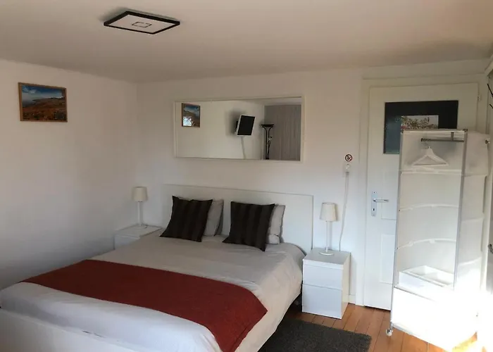 Au Bonheur Des Iris 3* 홀르